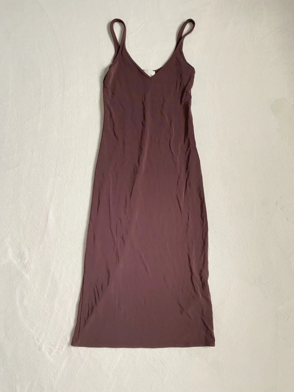 Wilfred Women's Maroon Slip Dress - Classic V-Neck Spaghetti Strap - Picture 2 of 4